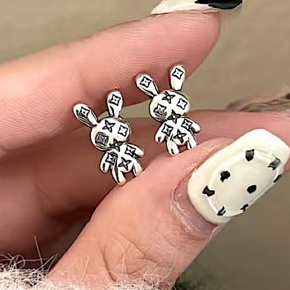 Silver Four Leaf Clover Bunny Rabbit Stud Earrings - Picture 2 of 5